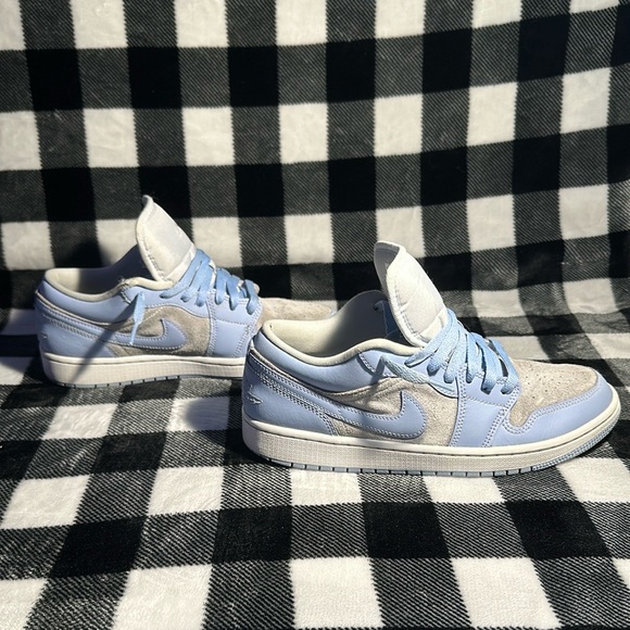 COPY - - Authentic Jordan 1 lows M 8.5/F 10 - Picture 3 of 11